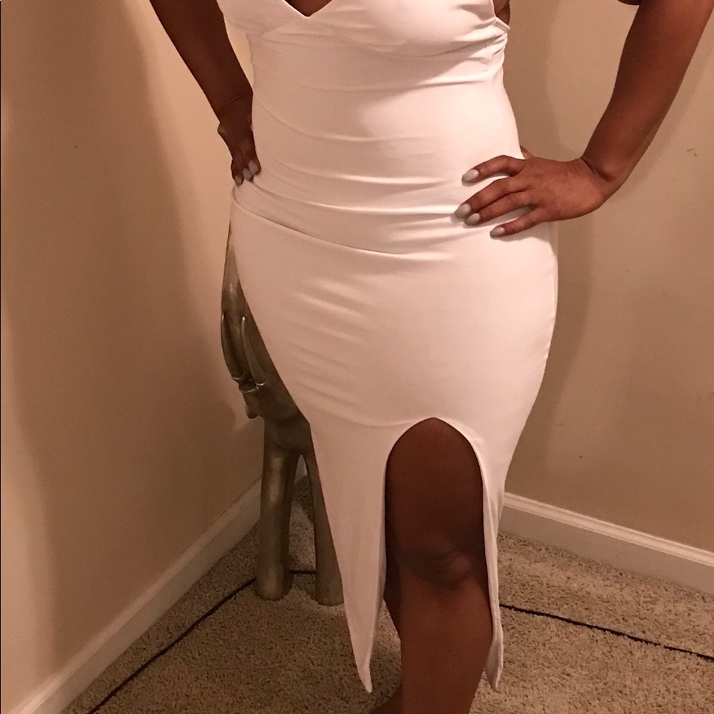 ***NWT***Fashion Nova white fitted dress size M